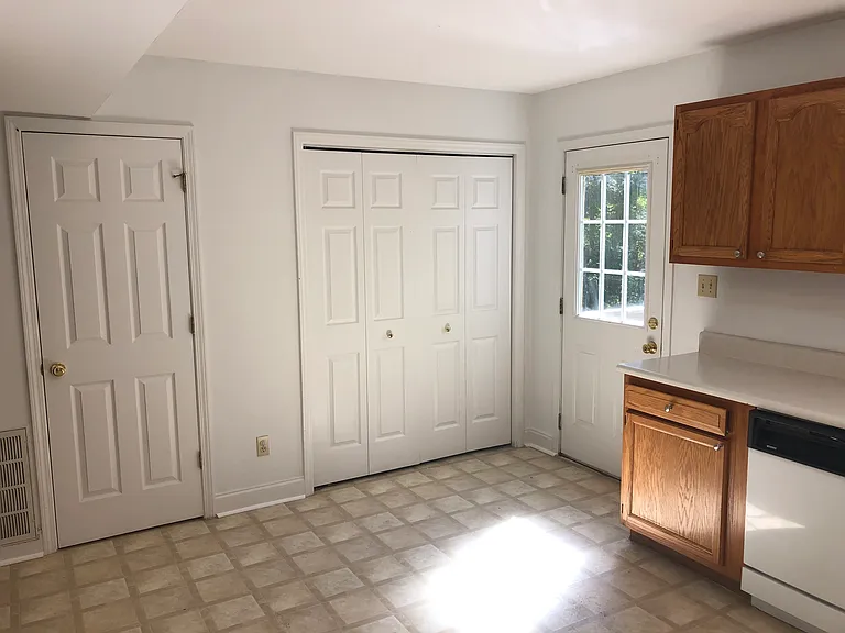 9 Waverly Pl #B — Photo 11