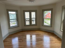 23 Crompton St, Worcester, MA