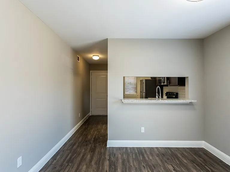 Stratford House Apartments — Photo 9