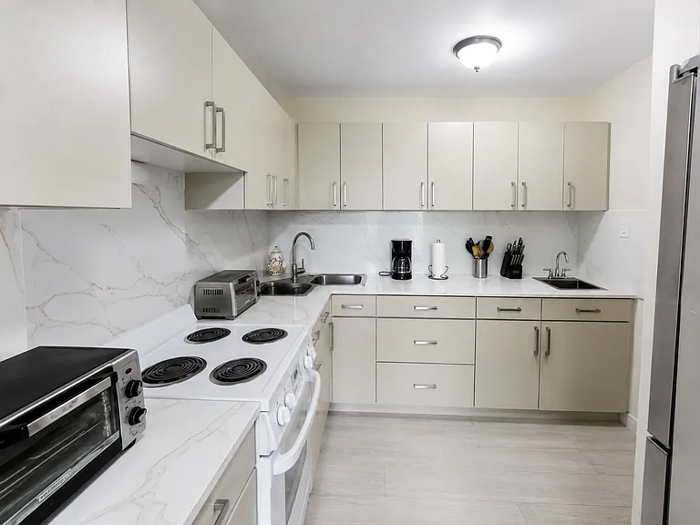 77 Kings Ct #104 — Photo 6