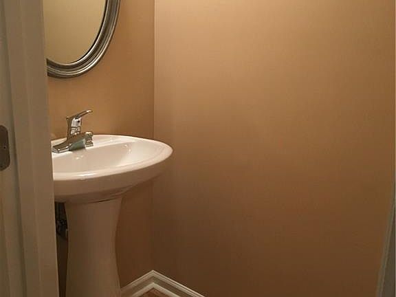 5th image of 20 Georgian Cir
