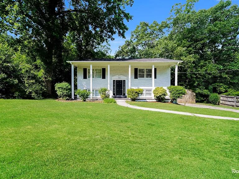 753 Vaughn Cir — Photo 1