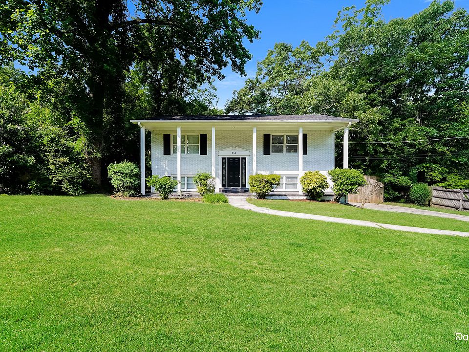 1st image of 753 Vaughn Cir