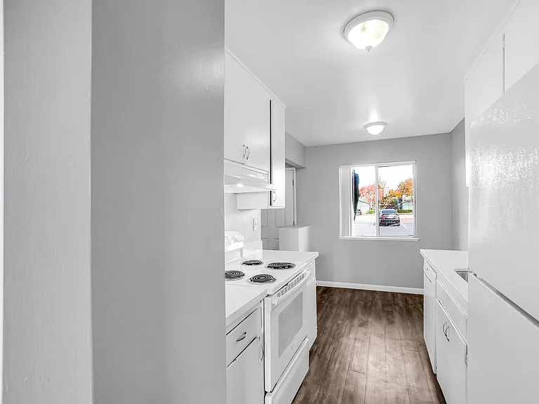 Ethan Apartments — Photo 11