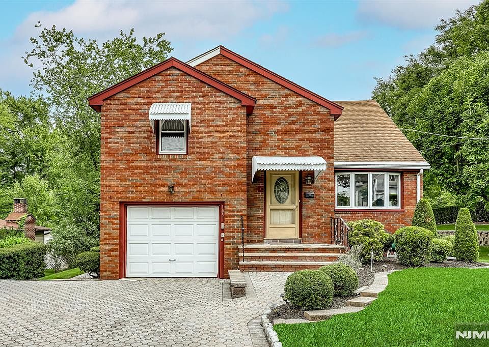 1st image of 105 Arnot Pl