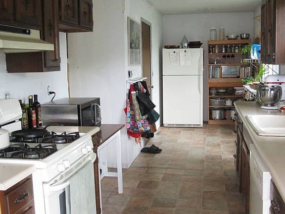 garage entry to kitchen