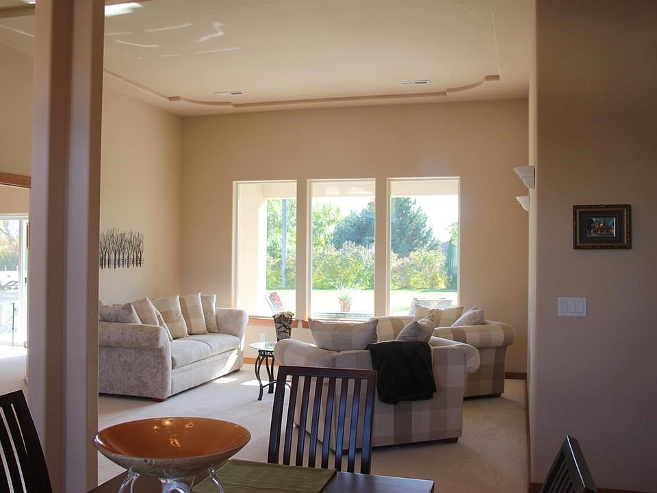 2nd image of 363 Cindy Rd