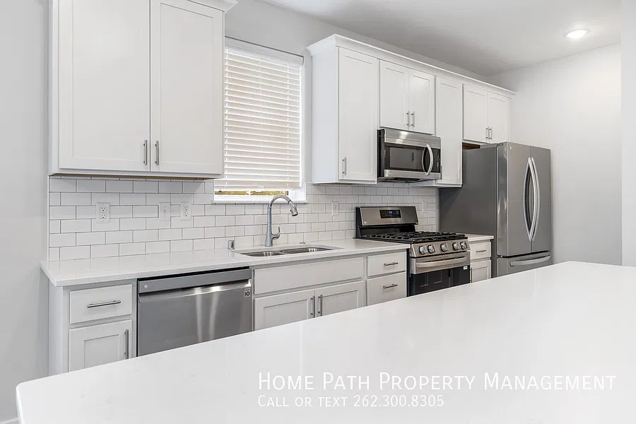3 bed, 1501 sqft, $2,475 — Photo 3