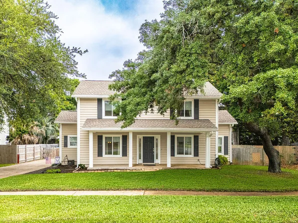 15 Winfield Way, Mary Esther, FL 32569