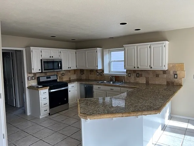 4 bed, 2618 sqft, $2,450 — Photo 3
