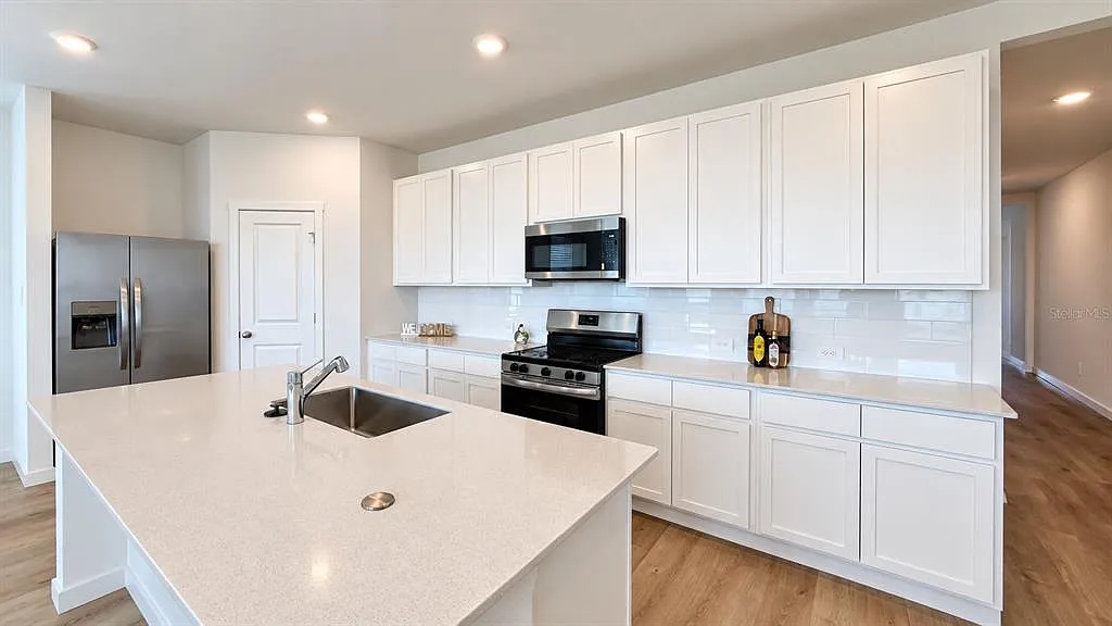 4 bed, 3.0 bath, 2366 sqft, $2,450 — Photo 4