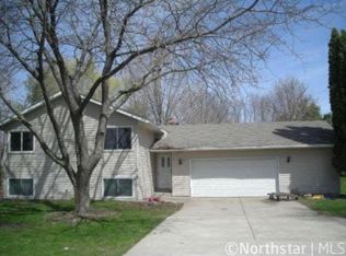 1621 Holly Dr E, Hugo, MN 55038