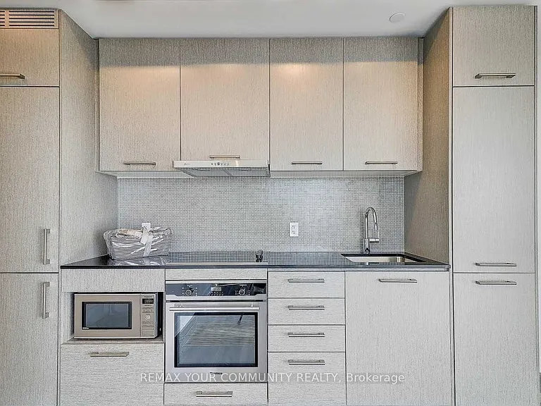 87 Peter St #4202 — Photo 2