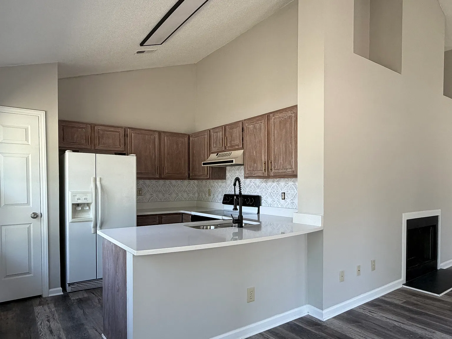 3 bed, 1200 sqft, $1,850 — Photo 4