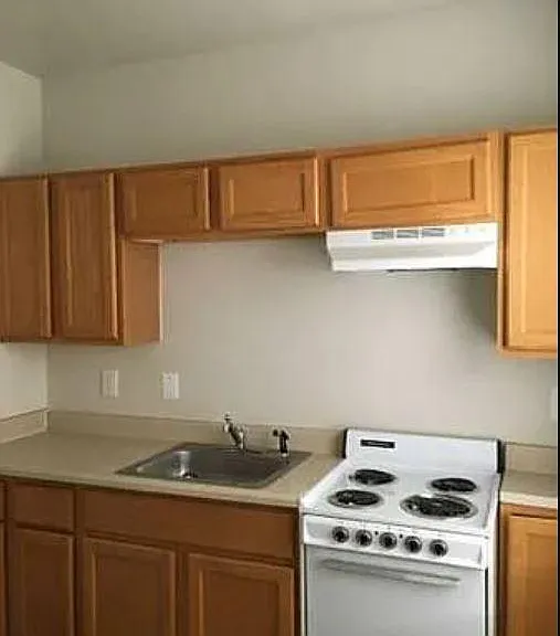 636 12th St NE — Photo 1