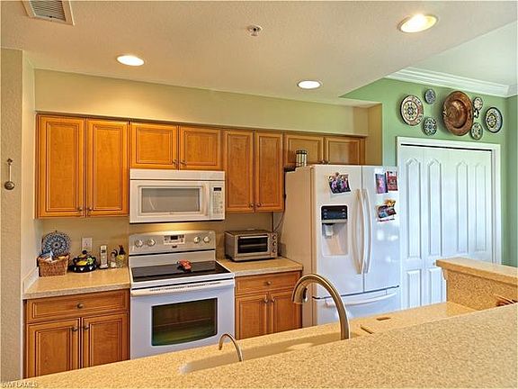 5th image of 19910 Barletta Ln Unit 1515