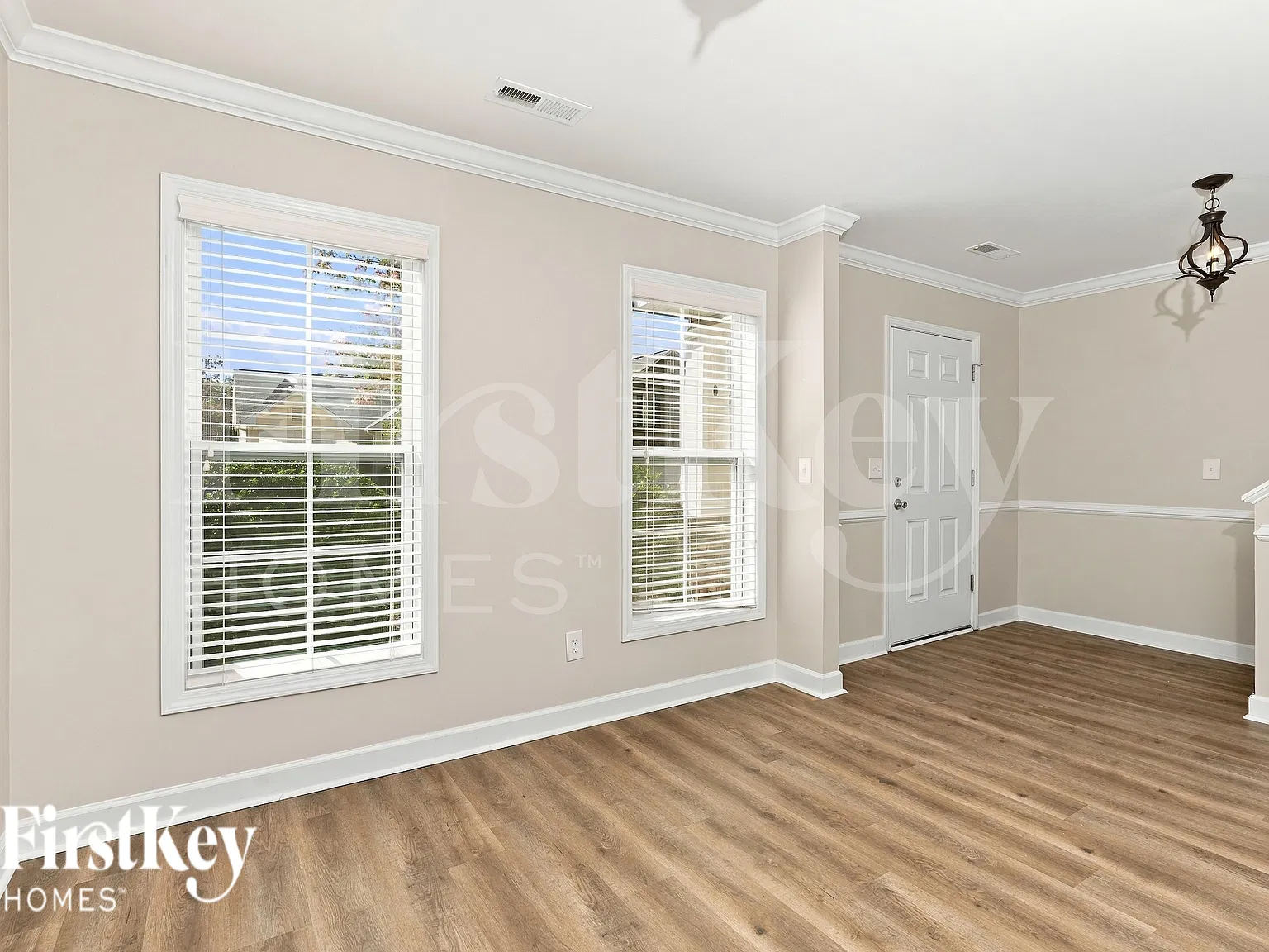 4 bed, 2.5 bath, 2084 sqft, $1,915 — Photo 2