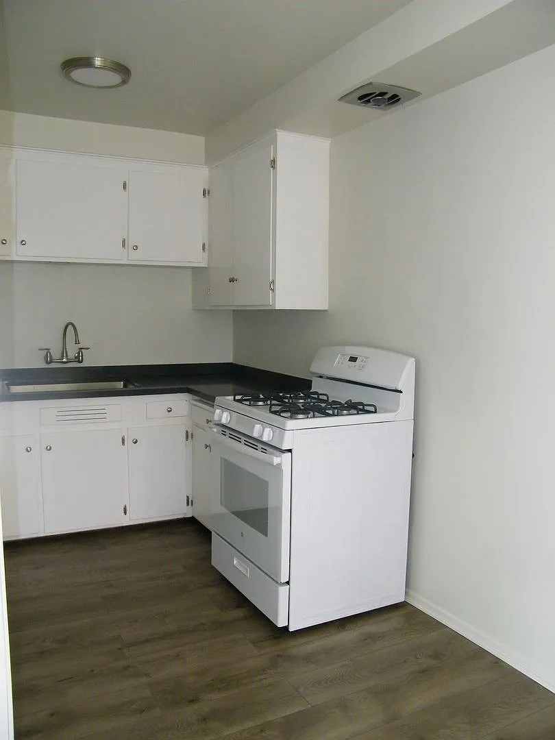 2bed/2bath Available Now — Photo 4
