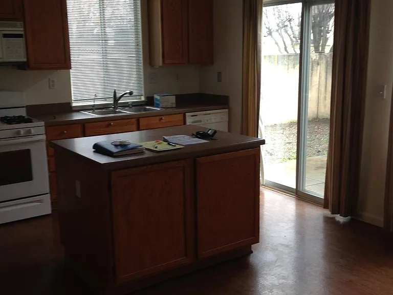 214 Holland Cir — Photo 10