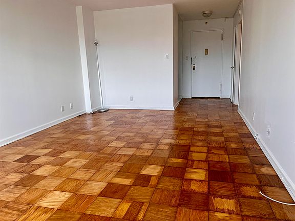 5th image of 225 Saint Pauls Ave APT 4S
