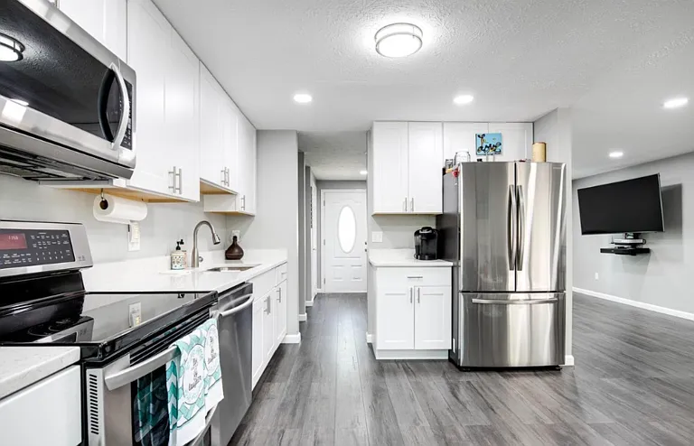 15337 Edgehill Dr — Photo 2