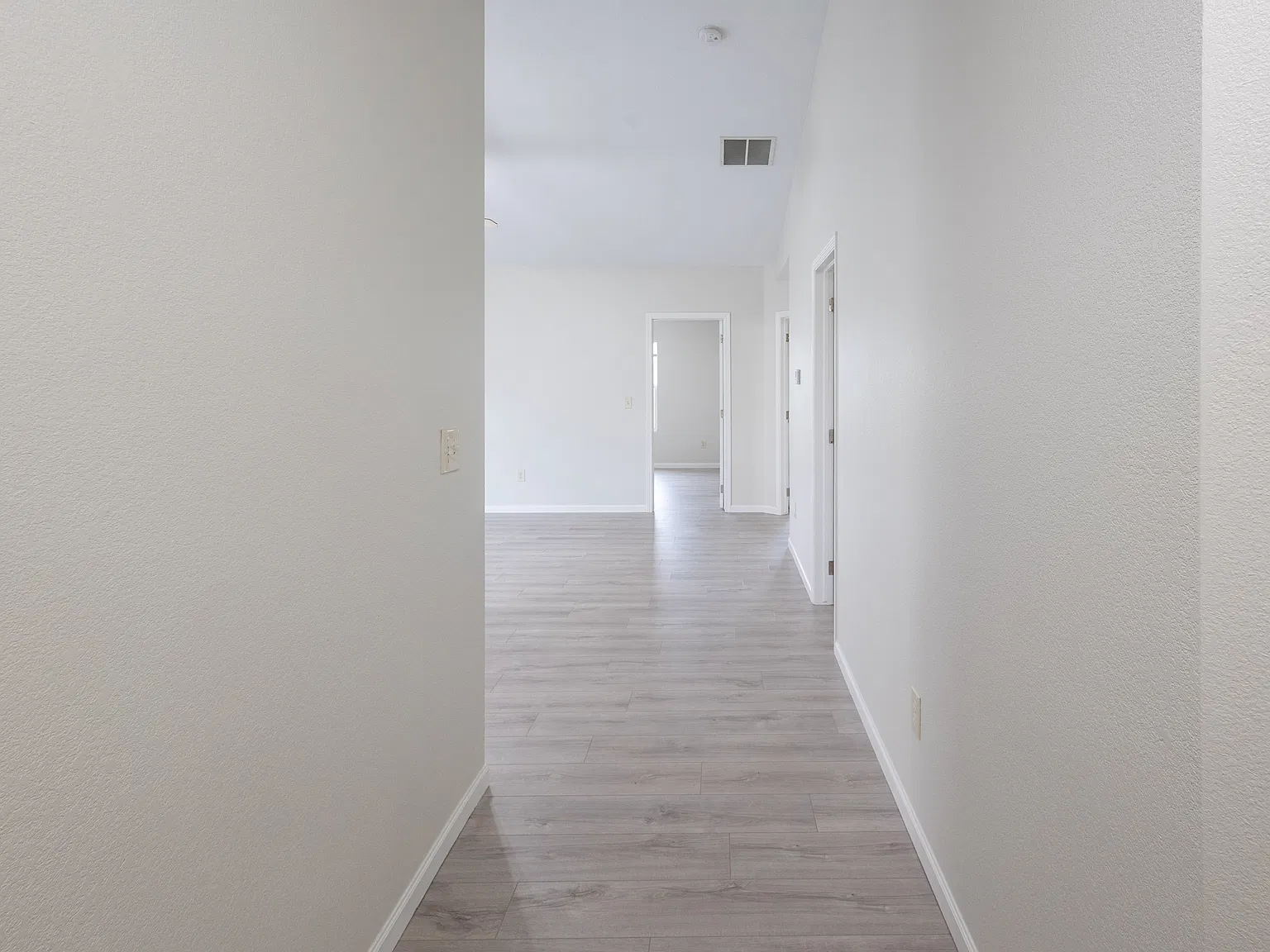 3 bed, 1300 sqft, $1,450 — Photo 4