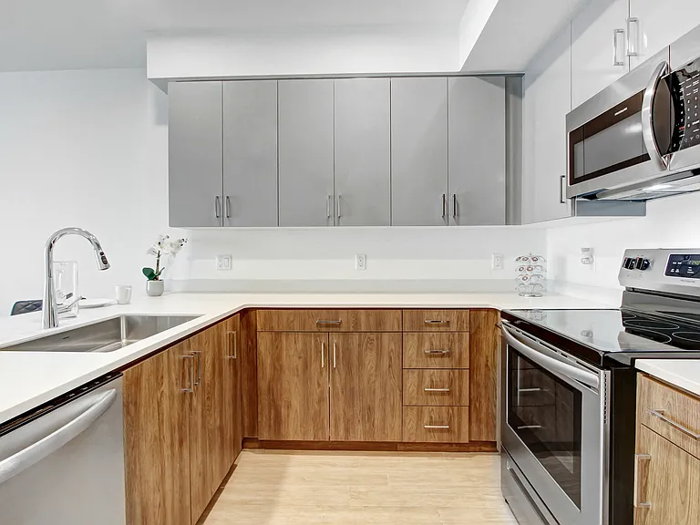 Watermark Apartments — Photo 32