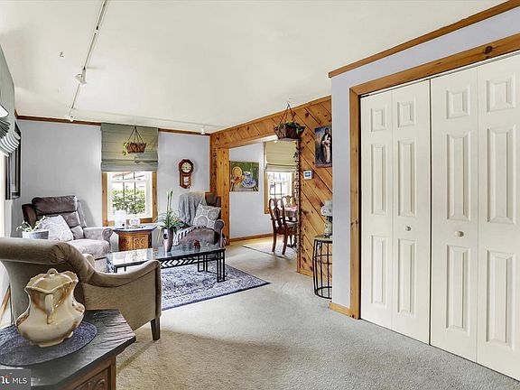 3rd image of 2980 Croyden Rd