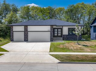 1219 Timber Ridge Dr, Norwalk, IA 50211