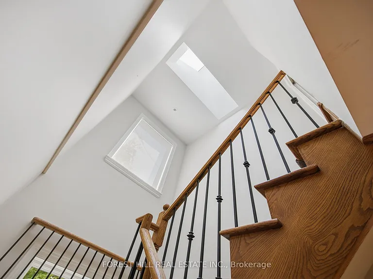 52 Shaftesbury Ave — Photo 18