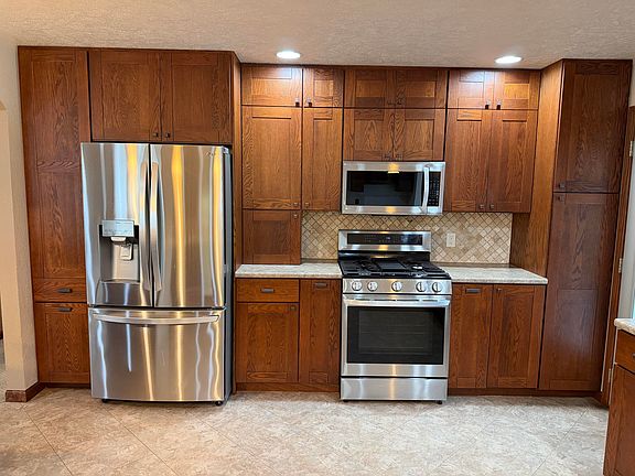 5th image of 925 Parkside Dr SW