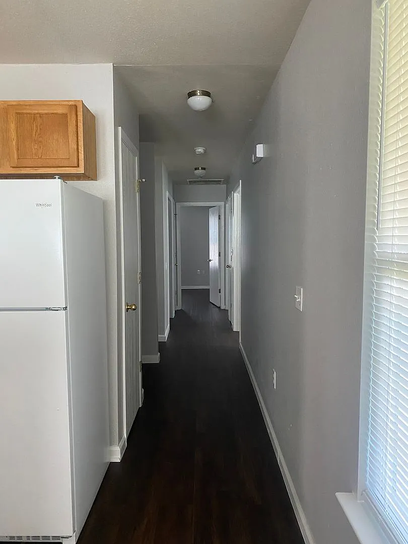 Country Living in the City Charming 3-Bedroom Manor Home — Photo 3