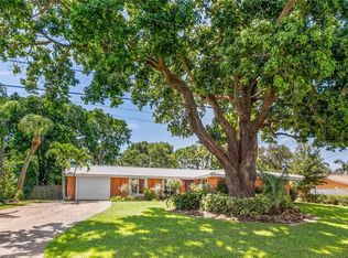 1824 Southpointe Dr, Sarasota, FL 34231