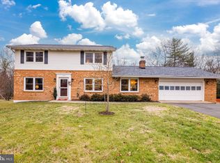 914 W Redwood Rd, Sterling, VA 20164