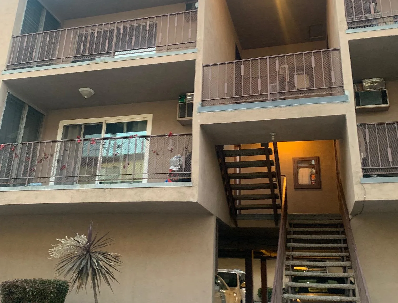 2 bed, 1.5 bath, 650 sqft, $2,200 — Photo 2