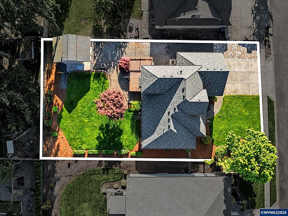 5th image of 812 SW 8th St
