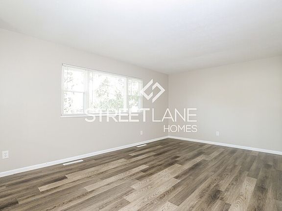 4th image of 3414 Southfield Dr E