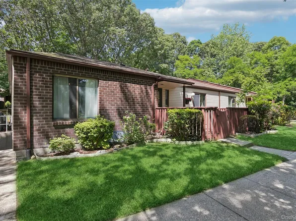 132 Birchwood Road #132, Coram, NY 11727
