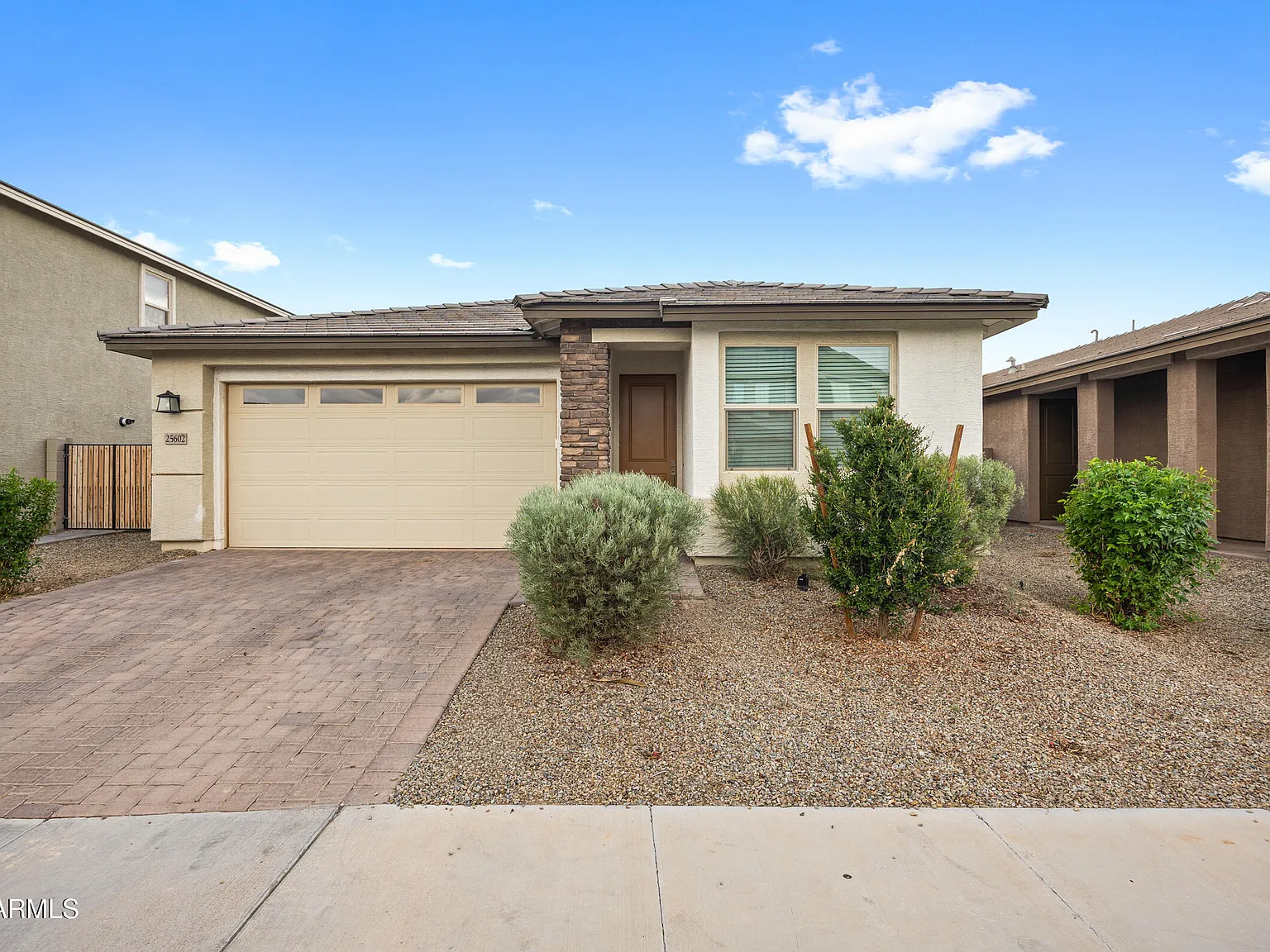 4 bed, 2.5 bath, 1933 sqft, $3,000 — Photo 2