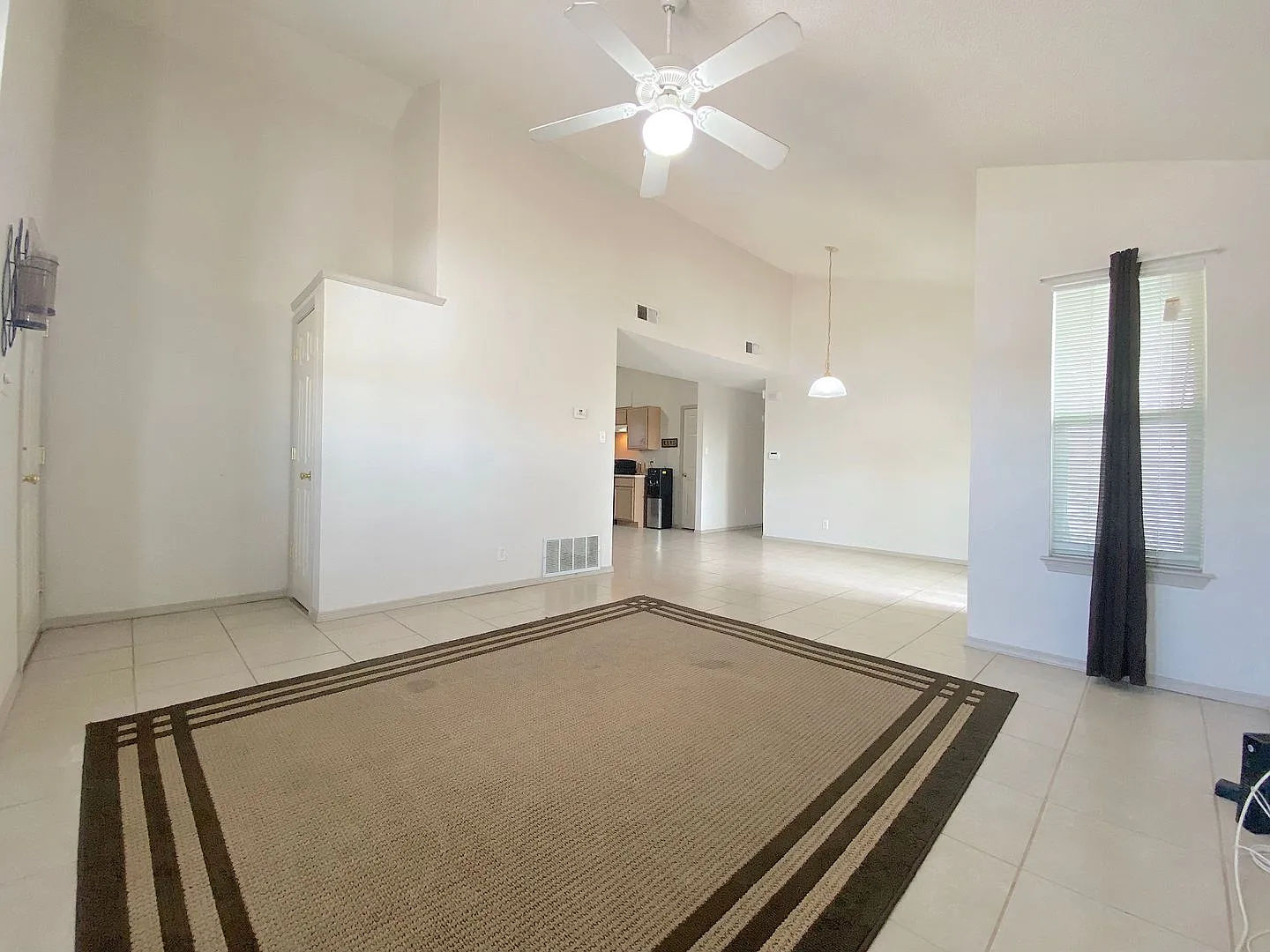 East El Paso 3 bed Refrig A/C — Photo 3