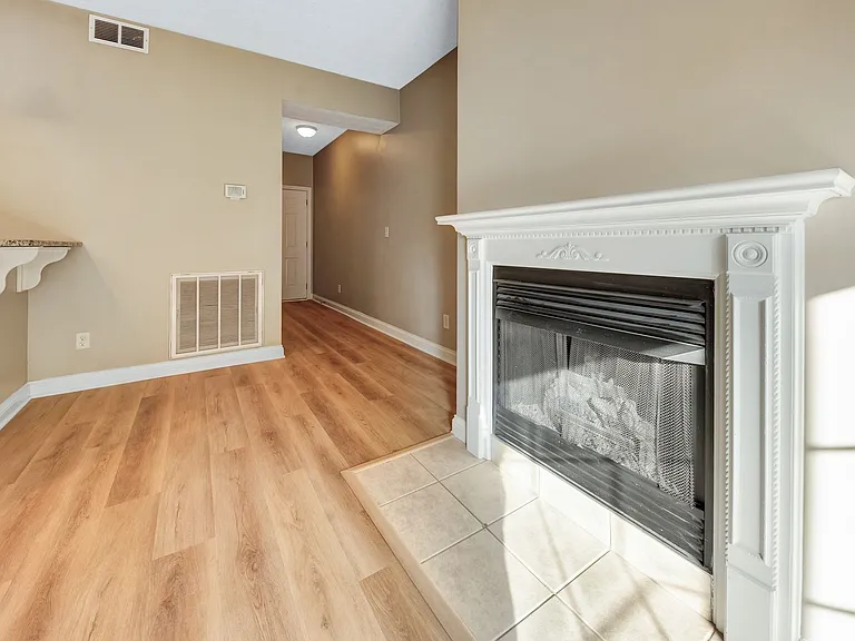 807 E Main St — Photo 43