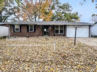 2931 Oriental Dr, Florissant, MO 63031