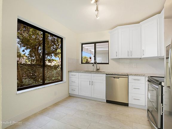 5th image of 5617 Fairway Park Dr APT 105