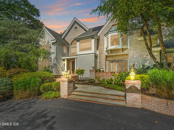 39 Running Brook Ln, New Canaan, CT 06840