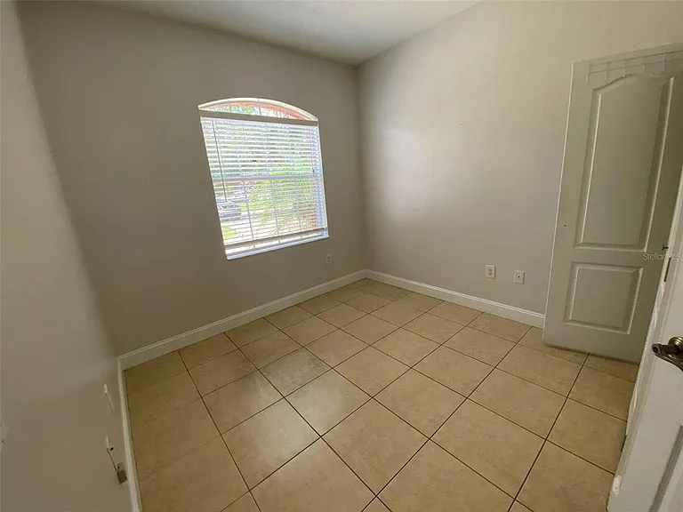 1004 Pine Tree Dr — Photo 12
