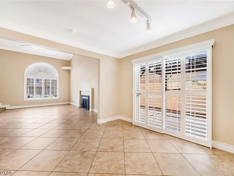 2831 Mill Point Dr — Photo 7