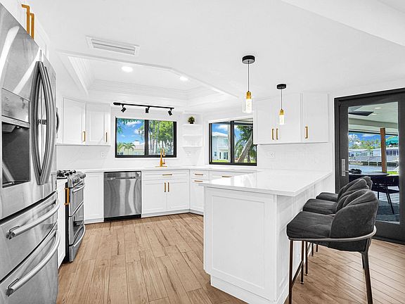 4th image of 570 SE 11 Street