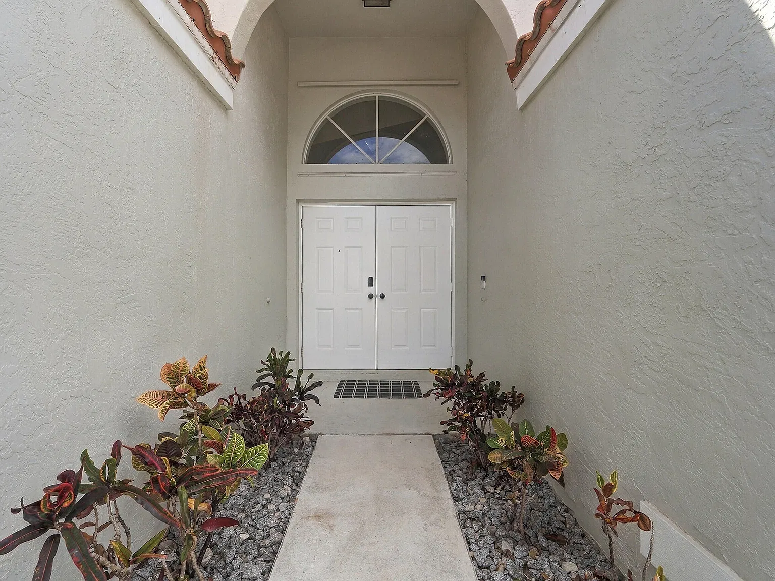 3 bed, 2.0 bath, 1808 sqft, $3,300 — Photo 4
