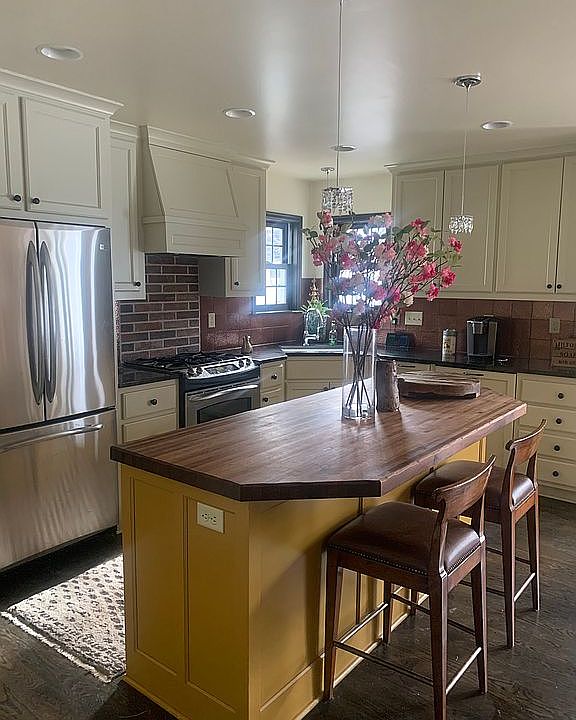 Gourmet kitchen