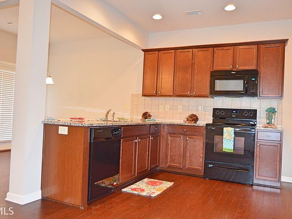 4th image of 150 Northfield Circle